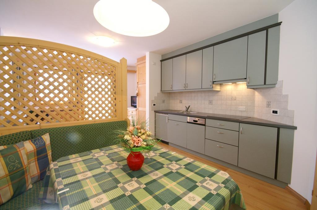 Appartamenti Residence Pars บาเดีย ภายนอก รูปภาพ