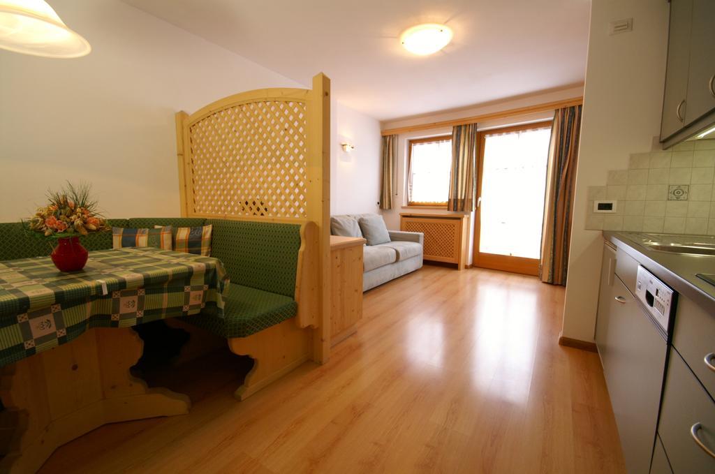 Appartamenti Residence Pars บาเดีย ภายนอก รูปภาพ