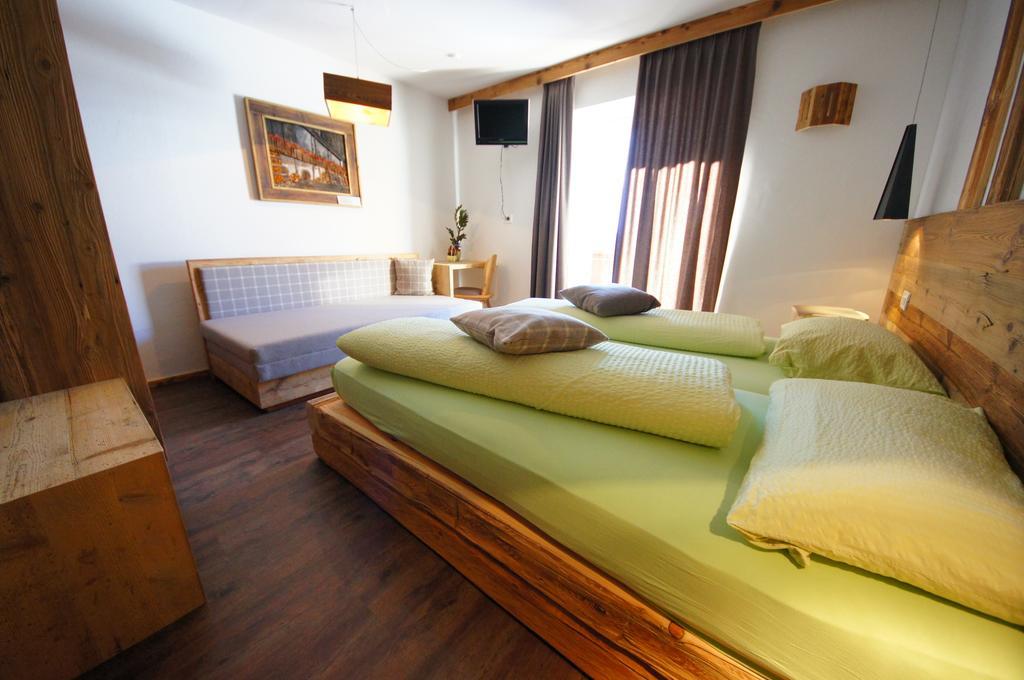 Appartamenti Residence Pars บาเดีย ภายนอก รูปภาพ