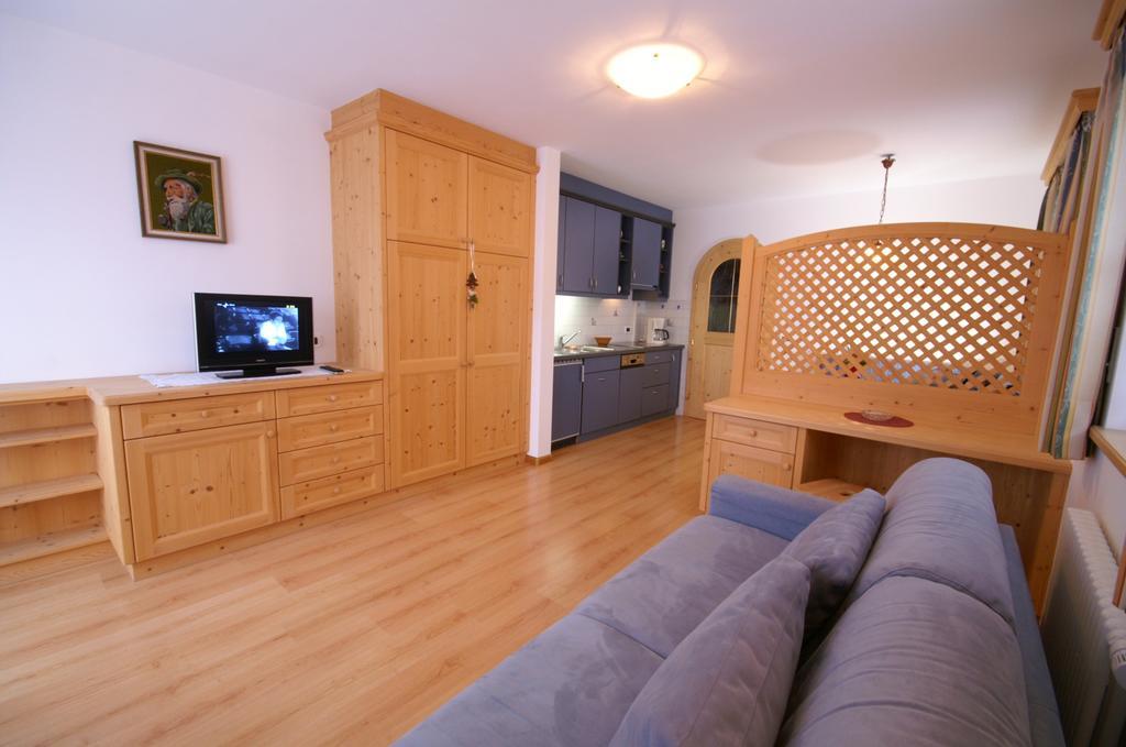 Appartamenti Residence Pars บาเดีย ภายนอก รูปภาพ
