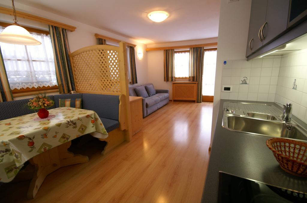 Appartamenti Residence Pars บาเดีย ภายนอก รูปภาพ